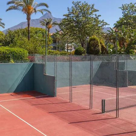 Dama De Noche Lll - Puerto Banus *